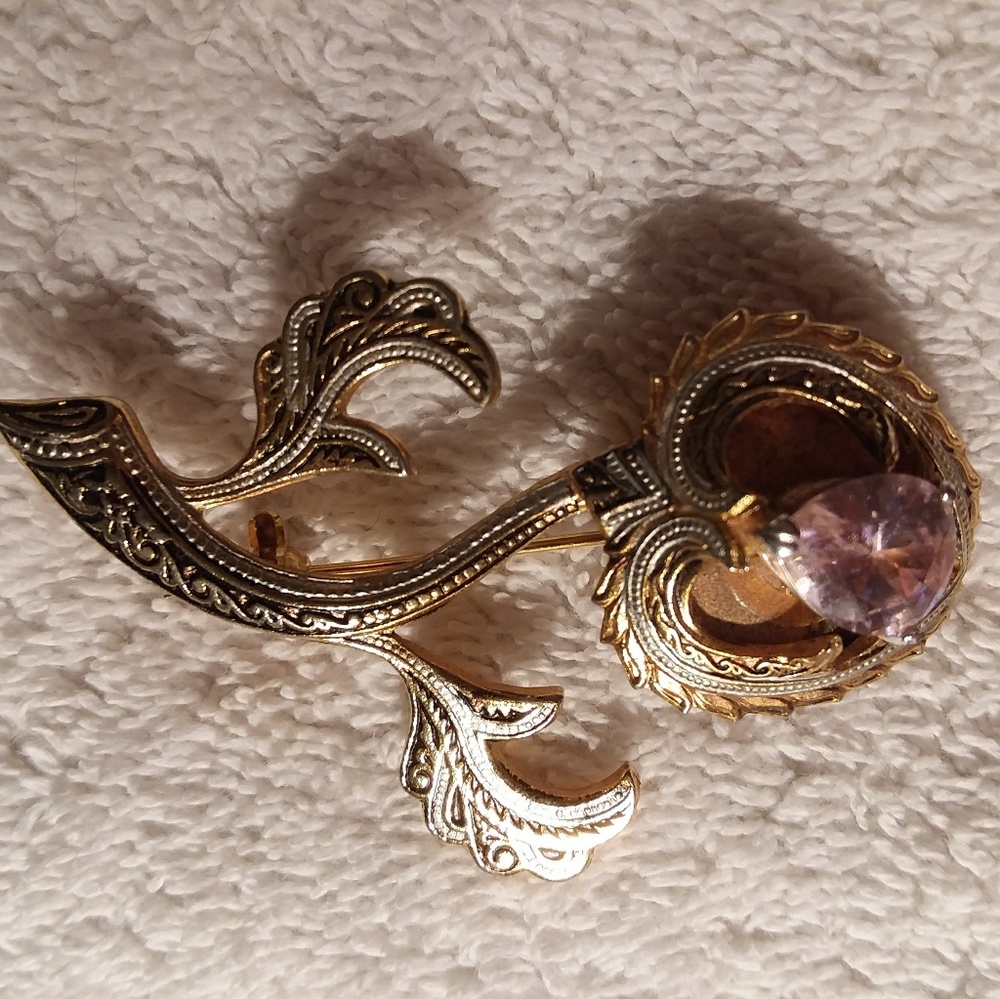 Vintage brooch with pink stone